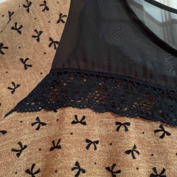 Brown and Black bow tie blouse. Size 1x - Picture 2 of 3